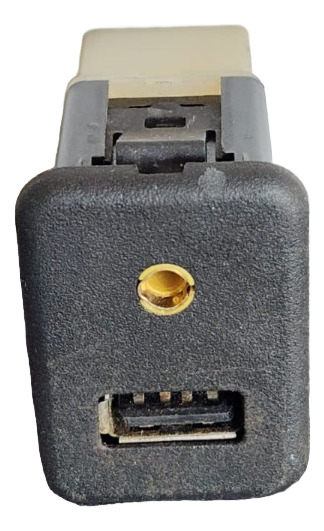 Puerto Usb Y Auxiliar Chevrolet Sonic 2014