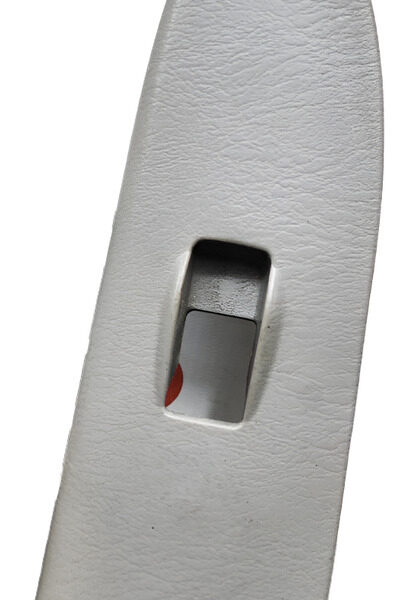 Bisel Cobertor Switche Elevavidrios Mazda 626 2000 2.0 At