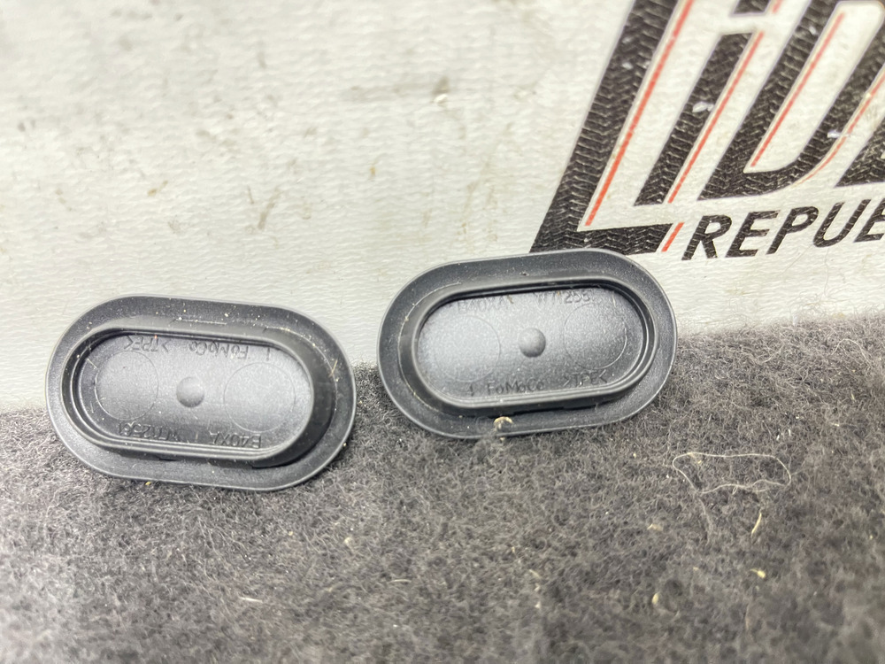 Tapon Puerta Maleta X2 Ford Ecosport 2017 2.0 Mt Gris - Image 2