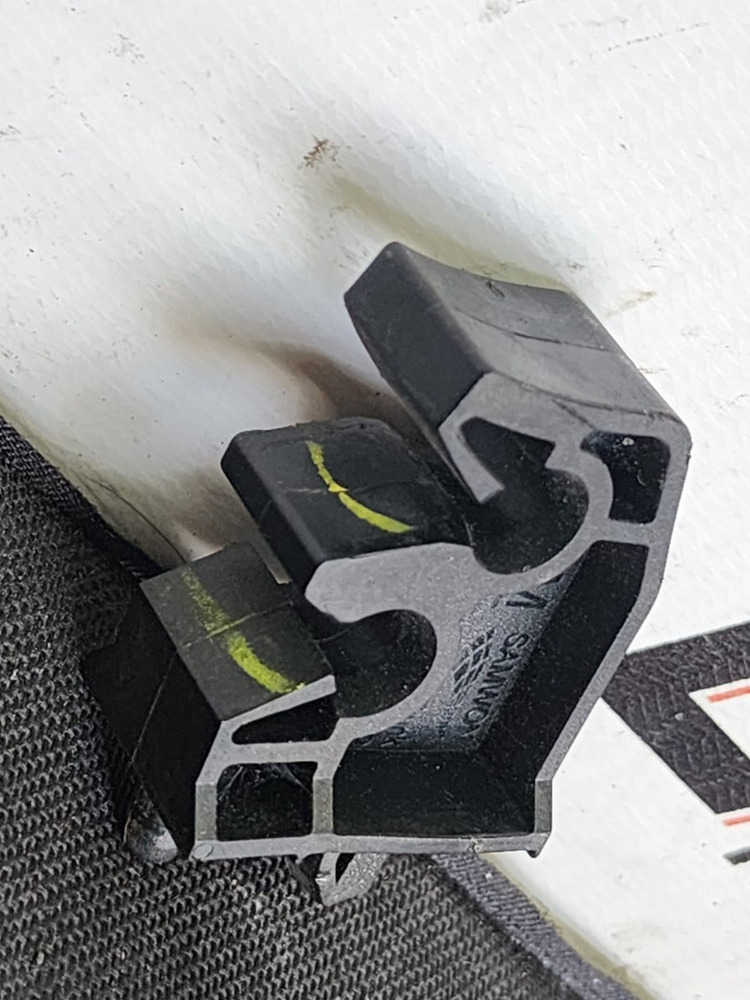 Soporte Varillas Maletero Cajuela Chevrolet Sonic 2014