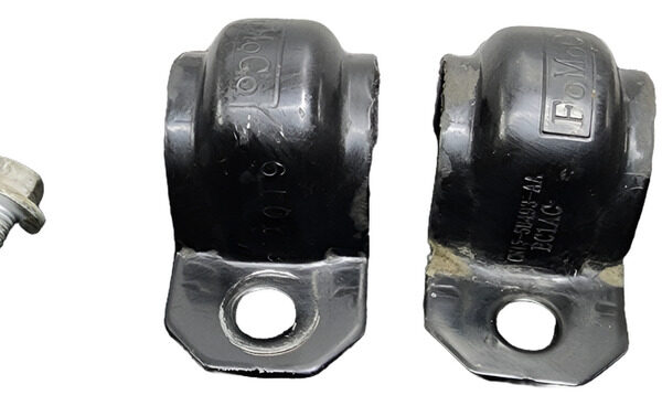 Base Buje Barra Estabilizadora Del. X2 Ford Ecosport 17