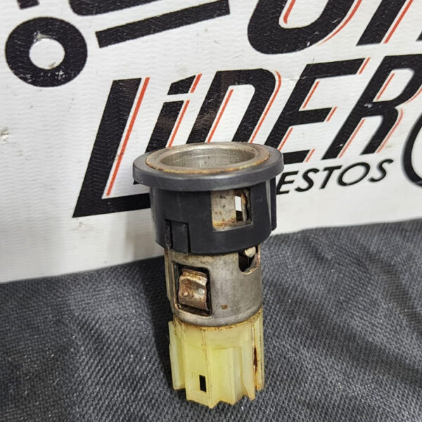 Conector 12 Voltios Encendedor Chevrolet Sonic 2014