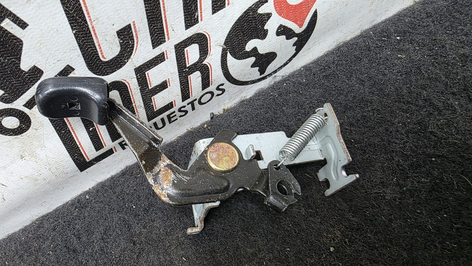 Manija Apertura Tapa De Gasolina Chevrolet Optra 1.4 2005 MT