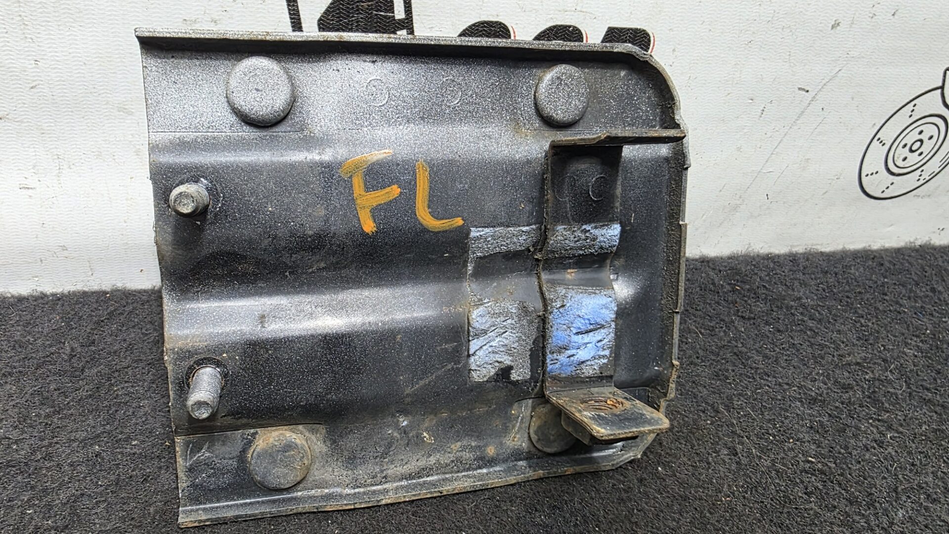 Soporte Alma bumper delantero Izq negro Chevrolet Optra 1.4 2005 MT