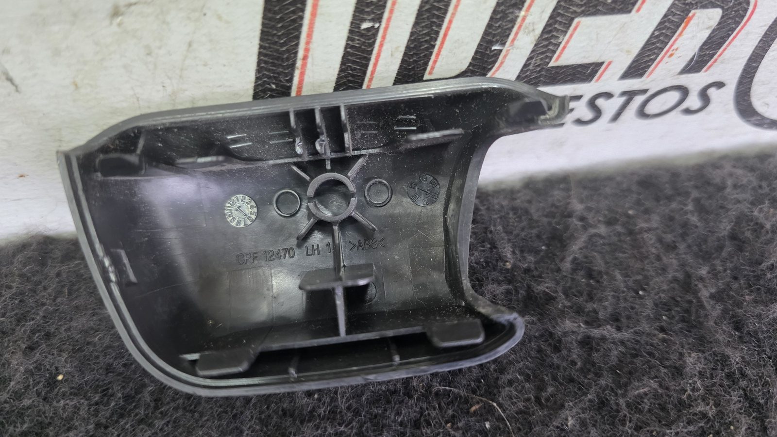 Tapa Cobertor tornillo Cinturon Delantero Izquierdo Chevrolet Aveo GT 1.6 2011 MT
