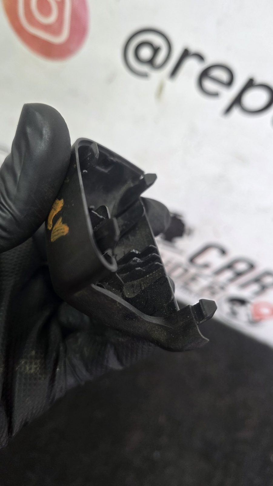 Tapa Cobertor tornillo Cinturon Delantero Izquierdo Chevrolet Aveo GT 1.6 2011 MT