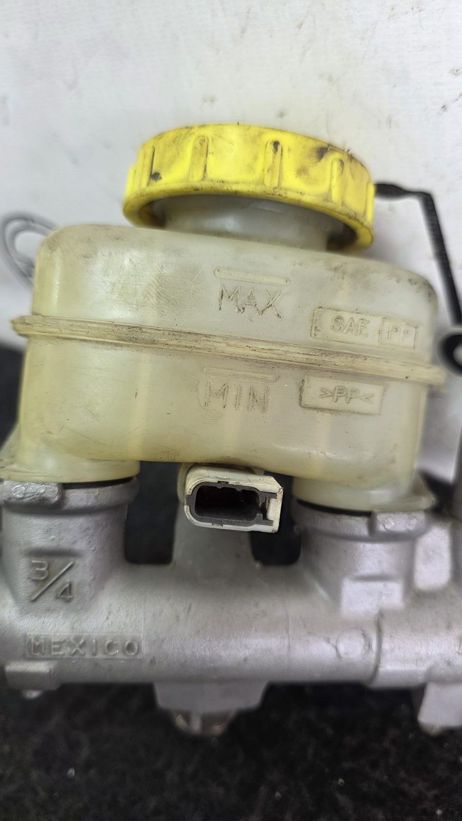 Bomba De Frenos Principal con tarro y tapa Nissan Sentra B13 1.6 1994 MT
