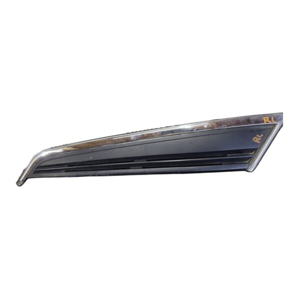 Bisel Exterior Trasero Izquierdo Mazda 323 1.3 1989 MT