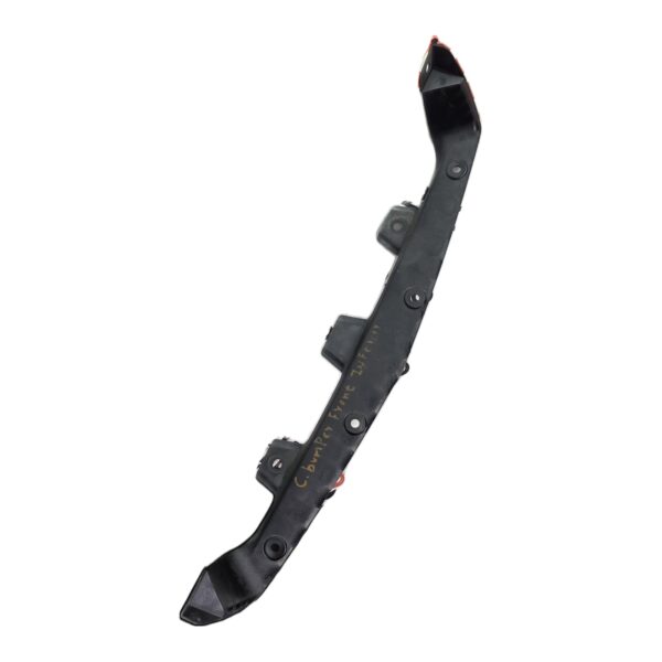 Soporte inferior Bumper delantero calandria Chevrolet Aveo GT 1.6 2011 MT