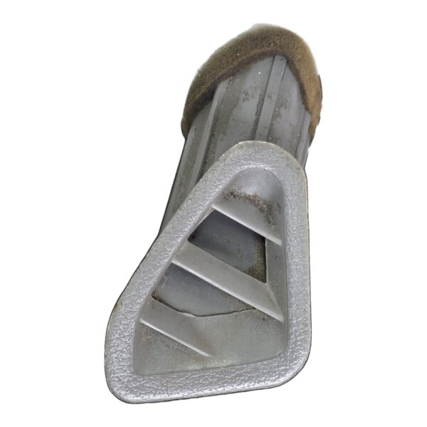 Rejilla Difusor aire millare izq Nissan Sentra B13 1.6 1994 MT
