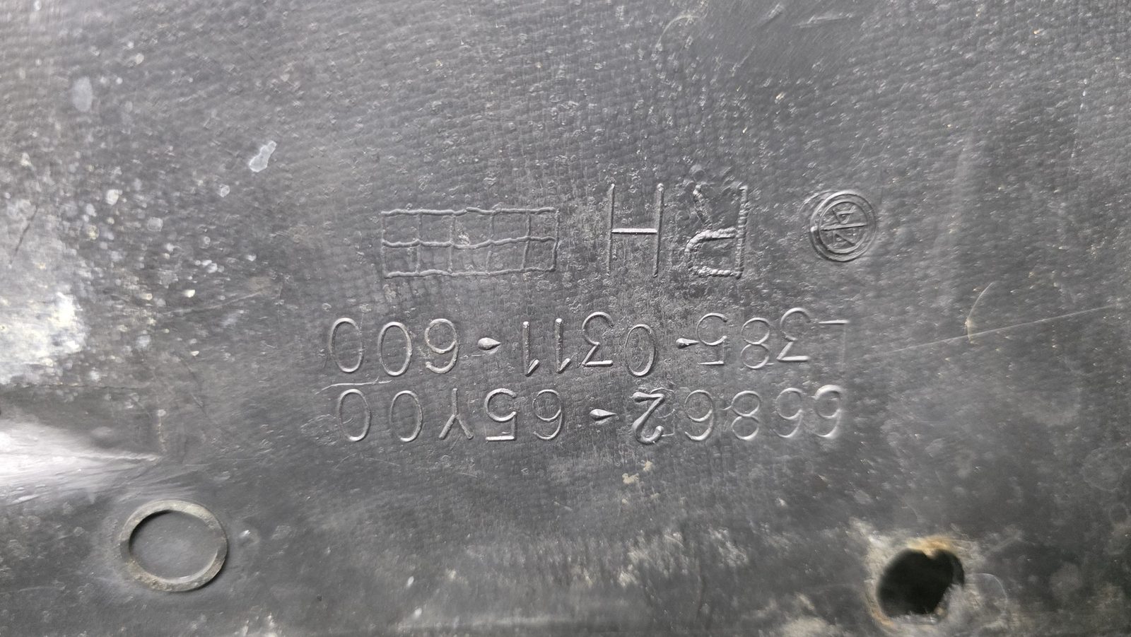 Cobertor derecho Rejilla Brazos Plumilla Nissan Sentra 1.6 1994 MT