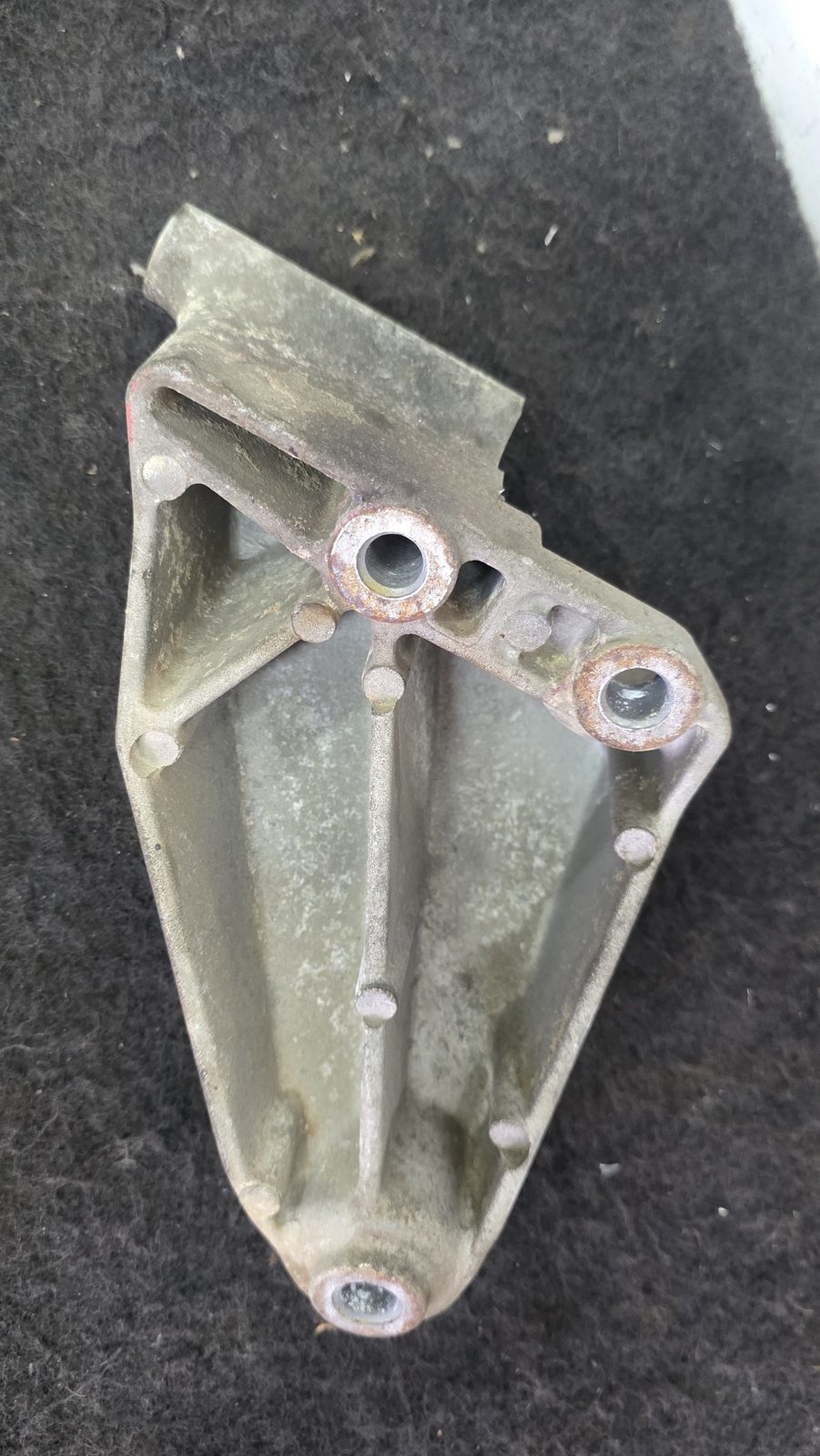 Base soporte alternador big Chevrolet Aveo GT 1.6 2011 MT